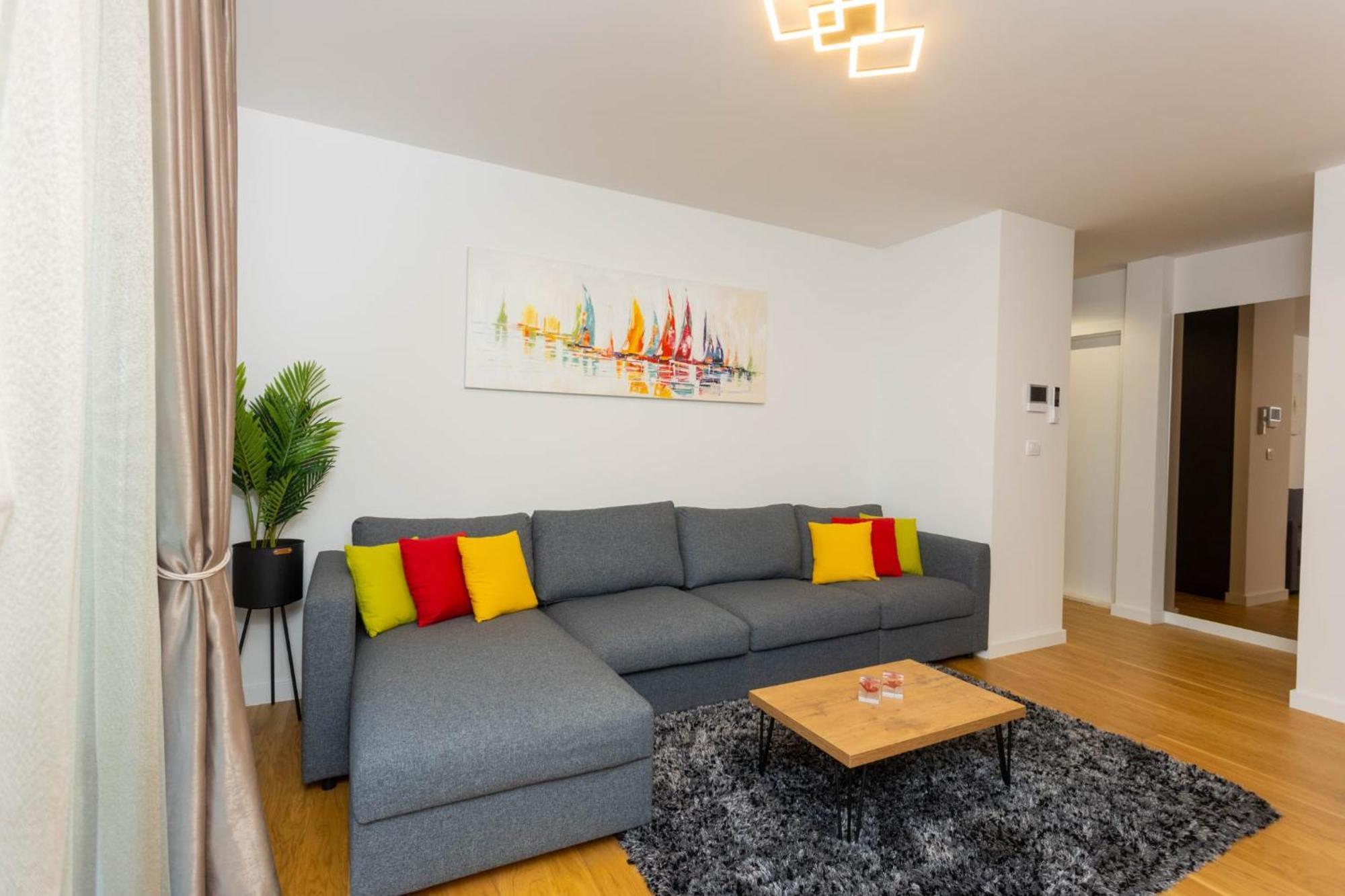 - Free Parking In Garage , Seaview , Quiet Neighbourhood Apartamento
