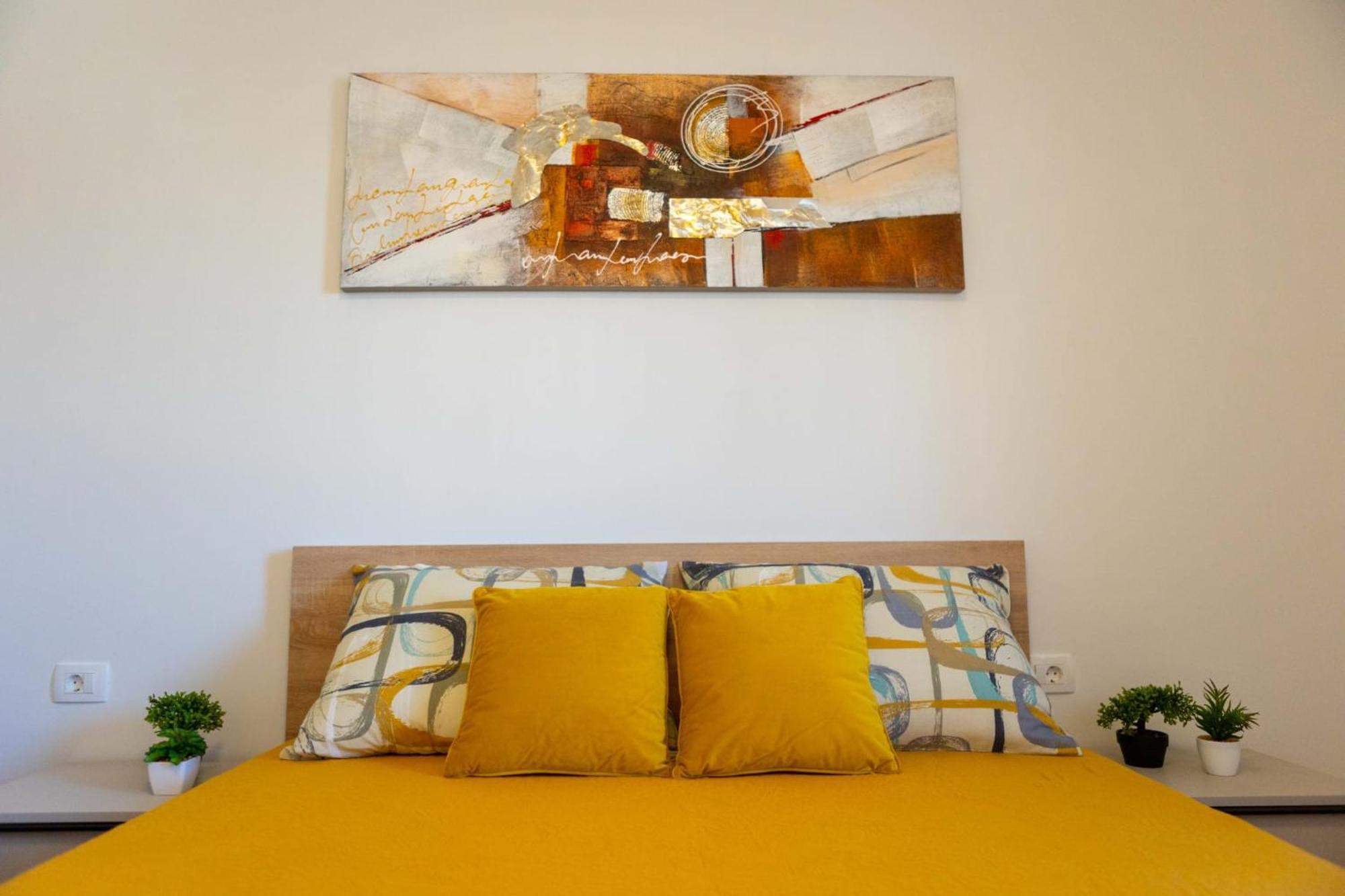 - Free Parking In Garage , Seaview , Quiet Neighbourhood Apartamento
