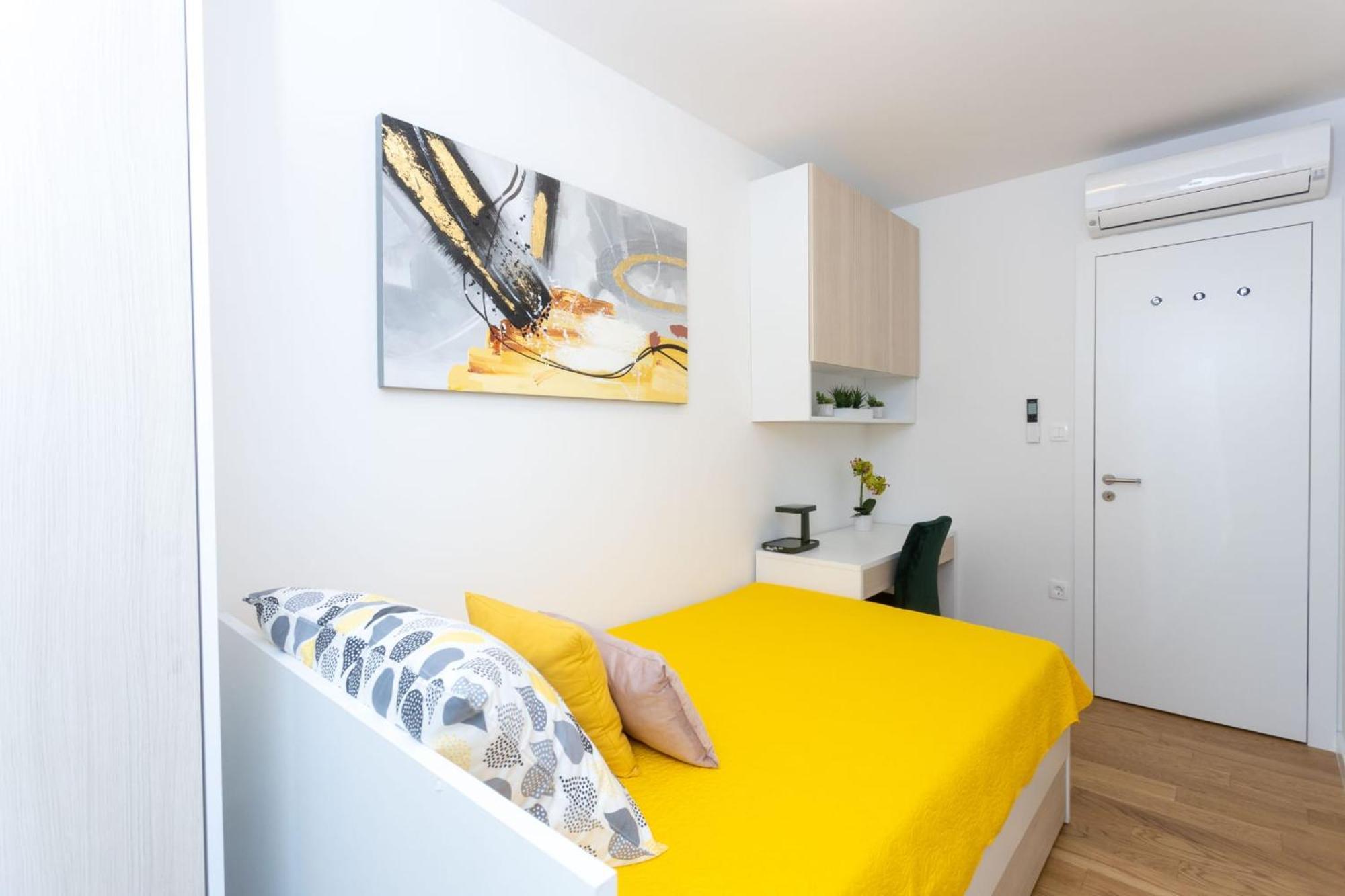 Apartamento - Free Parking In Garage , Seaview , Quiet Neighbourhood
