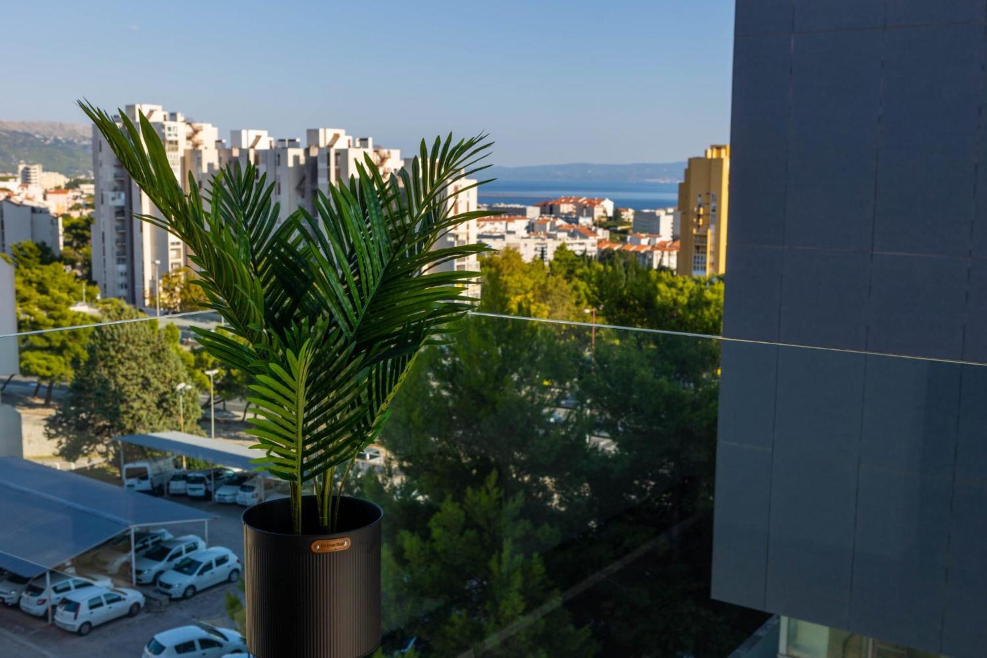 - Free Parking In Garage , Seaview , Quiet Neighbourhood Apartamento