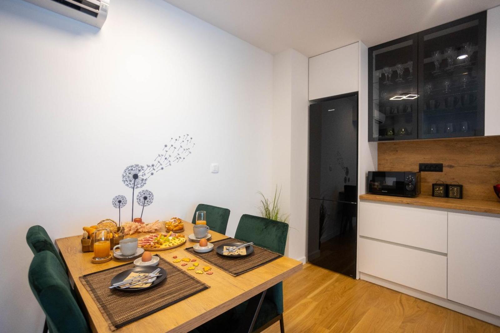 - Free Parking In Garage , Seaview , Quiet Neighbourhood Apartamento